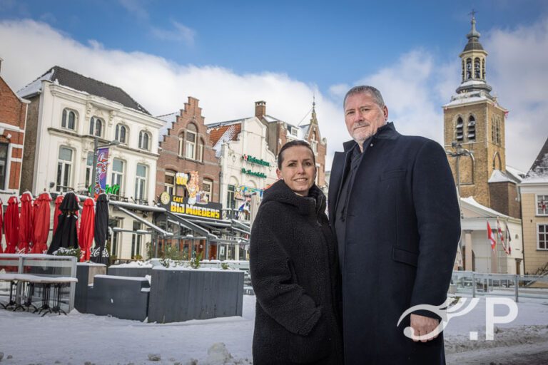 Horeca-ondernemers Jean-Pierre en Lisette op de Oude Markt in Roosendaal